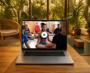 Corsi 4 Lezione Del Corso Insegnanti Yoga Online Avanzato On Demand Vista Su Un Computer Portatile